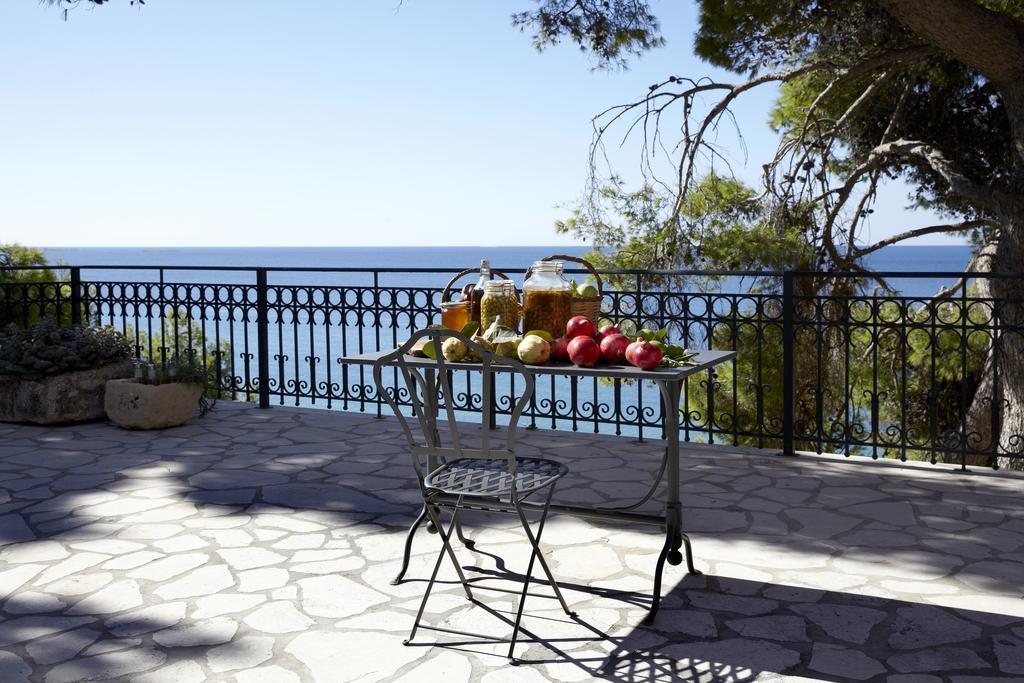 Avra Private Suites Lassi  Exteriör bild