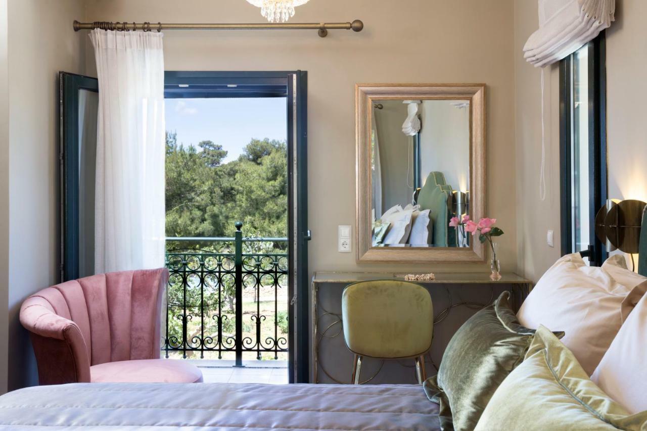 Avra Private Suites Lassi  Exteriör bild