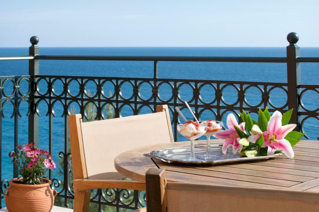Avra Private Suites Lassi  Exteriör bild